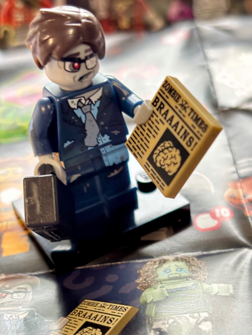 LEGO SERIES 14 "Zombie Businessman" col14-13 with stand, pamphlet, outer pkg. ac